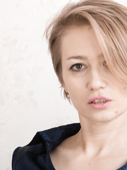 Short haired non-professional Yulenka Moore open her legs wide to display her beaver