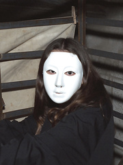 Dilettante Lalin Girl removes mask in advance of widening trimmed 1st timer wet crack