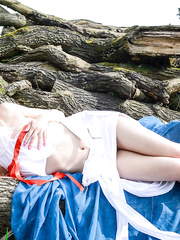 Cosplay hottie Jessica Jensen displays her goods previous to masturbating