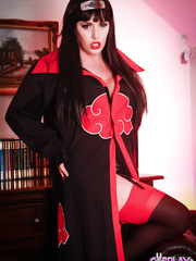 Hawt Itachi Yuffie Yulan wears nylons whilst fingering herself