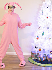 Chick Kayla Kiss takes her suit off and displays giant juggs for Xmas