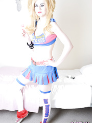 Blond cosplay angel Tina Fay masturbating bald muff with sugar-plum