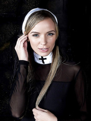 Diminutive blond sweetheart and cosplay pornstar Pristine Edge showing off in nature's garb wazoo