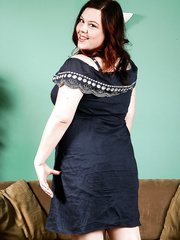 Mature fatty with large arse flashes upskirt pants in advance of curly wet crack viewing