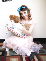 Cosplay legal age teenager Nickey Huntsman takes care of Ryan's hard sausage in the van