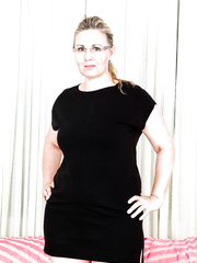 Thick mama Nicol G taking hardcore interracial fucking in glasses