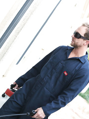 Large boobed blond Kelly Madison deepthroats the pest removal worker