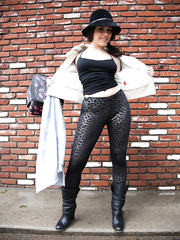 Cum wench Valentina Nappi undressing for titjob & deepthroat in steamy tryst