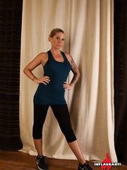 Erotic mother I'd like to fuck Samy Fox gets jizz flow all over her twat after hardcore sex