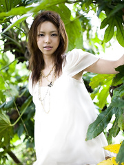 Japanese gal Yura Aikawa flashes upskirt pants during solo act