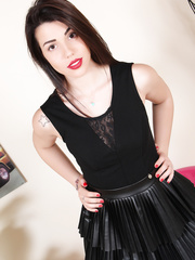 Marvelous dressed model Petra flaunts hawt toes close up in dark hose