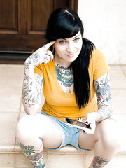 Tattooed fetish beauties Moretta Coxxx & Kylee Kross on knees engulfing rod