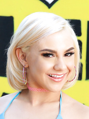 Golden-Haired beauty Maria Jade on her knees offering sexy widen gazoo closeup