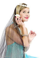 Alluring pinup model with painted toes frees her merry tits from clam shells