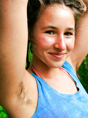 Fully natural non-professional legal age teenager Jilly showing off her good arse outdoors