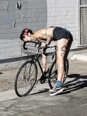 Inked hotty Aayla Secura seduces and copulates the chap that fixed her bicycle