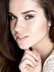  face dark brown squats and widens stripped to display a hawt shaved beaver