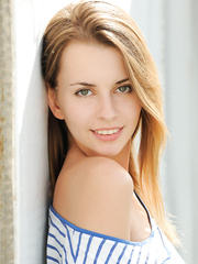 Hot brunette hair playgirl Lucia D enjoys showing off her soaked cunt