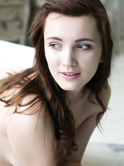 Erotic hotty Aria Bella flaunting hot toes & curly snatch with closeup gazoo view