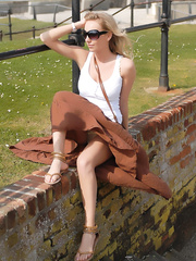 Solo angel Hayley Marie Coppin flashes her stripped a-hole whilst walking on sidewalk