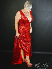 Sexy granny Savana modeling her obese physique in revealing hawt underware