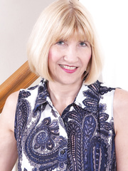 Blond granny Bossy Ryder stretches open her soaked cookie after disrobing