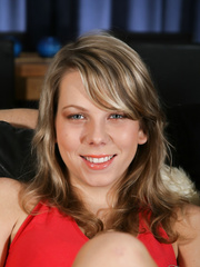 Blond babes surprise their  ally with a double-orall-service for Christmas