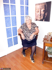 Lustful old Grandma Libby with large saggy pointer sisters in cupless brassiere licks her teats