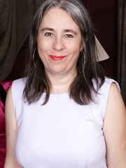 American grandmother makes a decision to pose in the bare previous to her time runs out