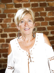 Aged golden-haired woman goes snatch to face hole with her juvenile paramour chap