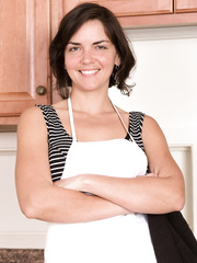 Housewife Katie Z proudly displays her all natural wet crack and underarms