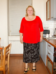 Homemade images of chubby older woman Zusa drilled on ottoman in advance of taking a shower