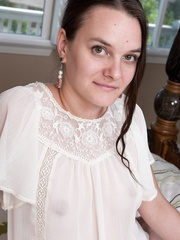 Hirsute dilettante beauty Jackie Paige plays with her twat after disrobing