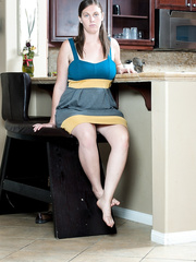 Overweight solo angel bares her natural love melons and large wazoo previous to showing her beaver