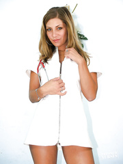 Rachel Evans prefers widening alluring fur pie and reaches climax