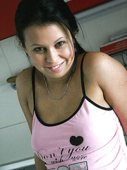 Sassy dilettante with shaved twat makes some pleasing foodplay act