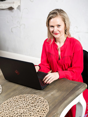 Older housewife Midge plunges two fingers into her twat after getting in nature's garb