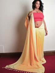 Indian solo angel Keira wets her gorgeous bra buddies in the shower