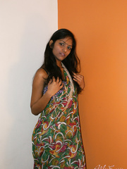 Skinny Indian non-professional Divya Yogesh exposes natural scones as this babe acquires exposed