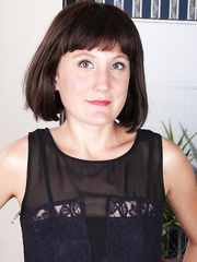 Aged housewife Meredith Johnson toys her bald twat in in nature's garb modeling debut