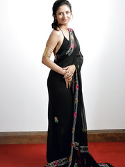 Slim Indian woman removes her sari to model in darksome underware