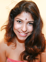 Fully dressed Indian female Shari flashing upskirt large booty