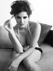 Sultry Indian pornstar Sunny Leone positions bare for steamy darksome & white widen