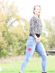 Jeans clad Bianca pulls sown her panties showing in nature's garb slit to pee in public