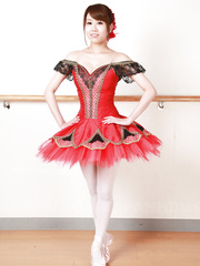 Breasty Japanese ballerina Ririka Suzuki goes topless on practice