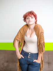 Redheaded dilettante Naomi Cord pulls off her jeans and brassiere to widen wide