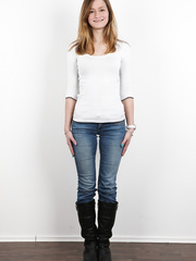 Pornstar hopeful Martina disrobes her taut jeans & positions stripped for her try-out