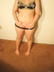 MANDY still teasing me and you with her hot sexy body