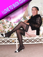 I LOVE TO PLAY WITH HUGE COCKS CROSS DRESS SEEKING MEN FOR SEX