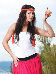 Carnal slender honey Gracy Taylor simply likes undressing outside